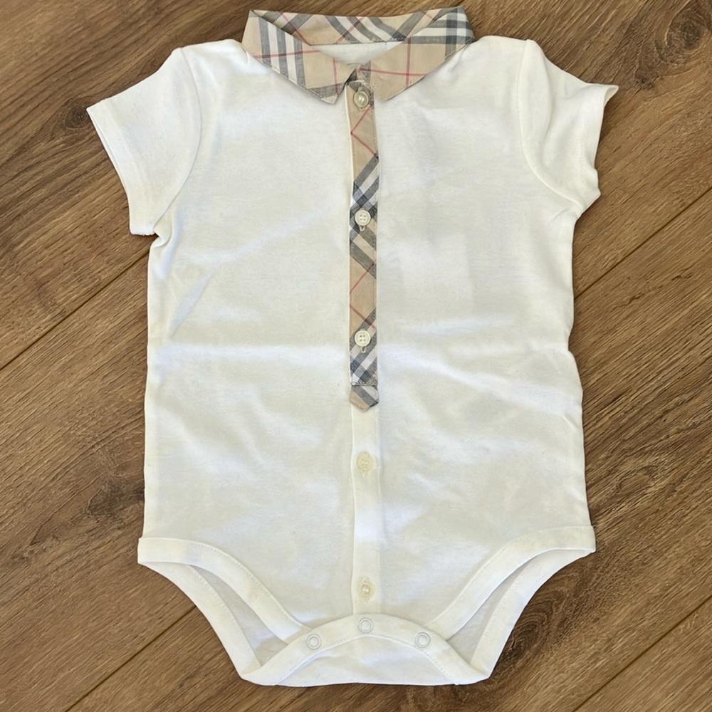 🎉HP🎉NWT Burberry White Onesie with Plaid Collar